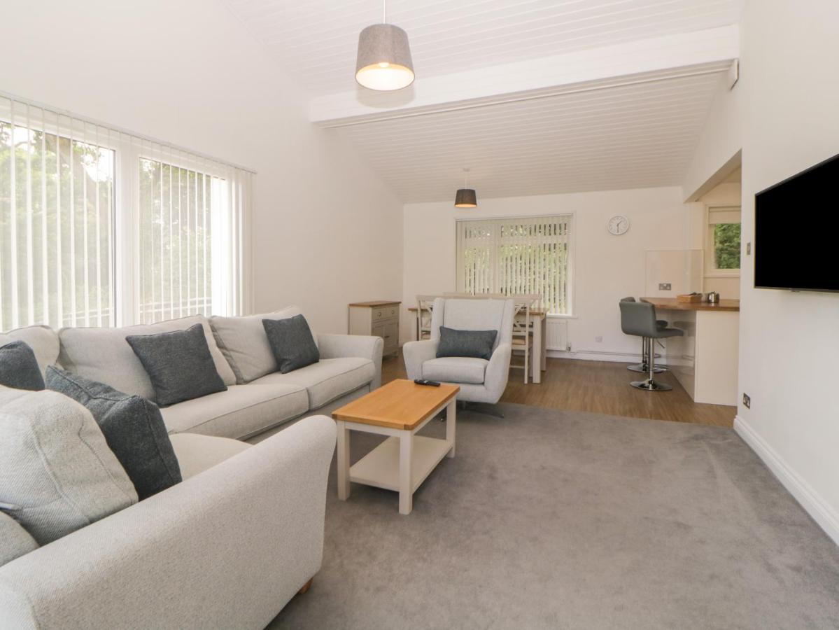Harcombe House Bungalow 8 Нютън Абът Екстериор снимка